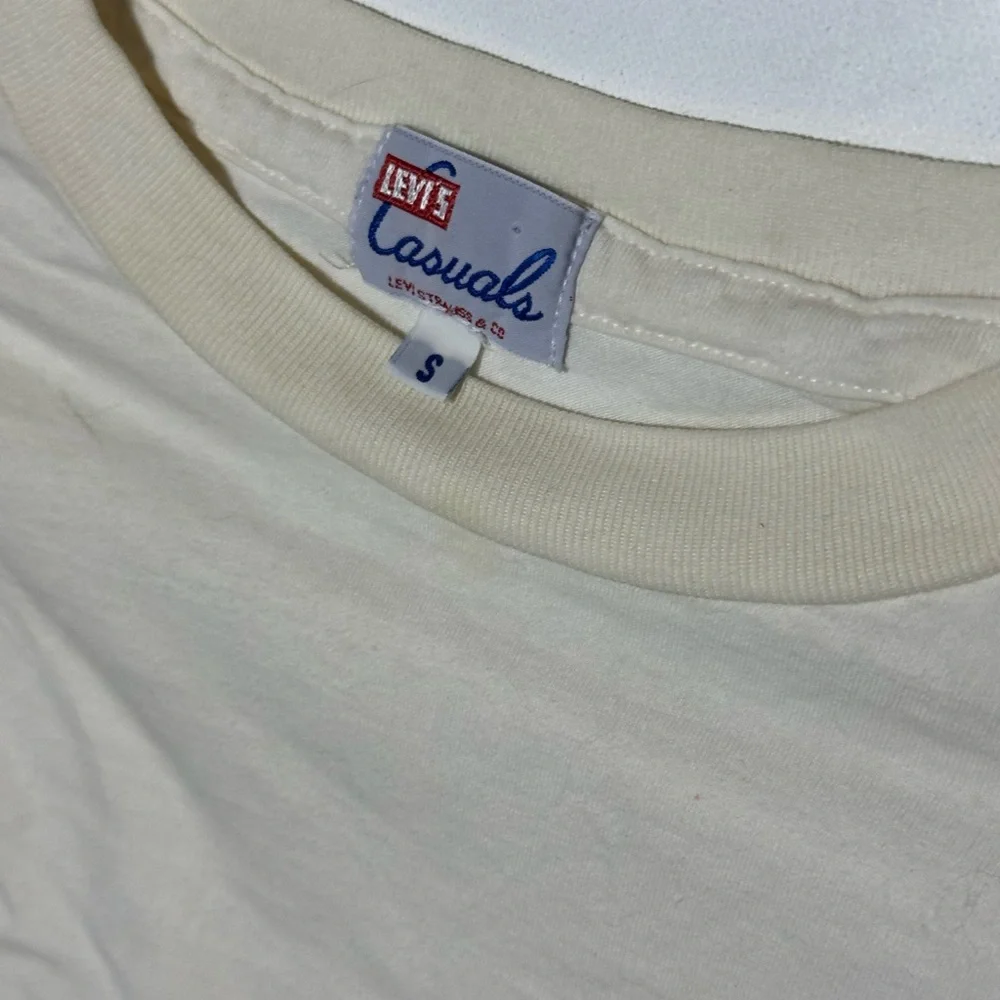 Vintage Y2K Levi's Casuals Off-White Tee contrast cuff